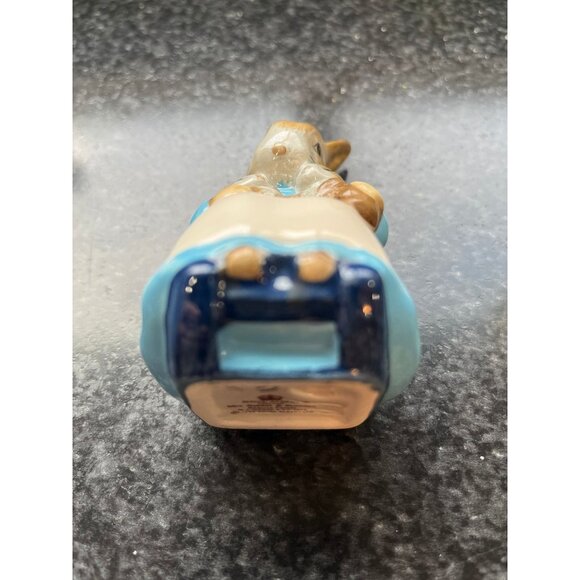 Vintage Beatrix Potter’s “Mrs. Rabbit and Bunnies” Figurine, Beswick England, 19 - Picture 4 of 7